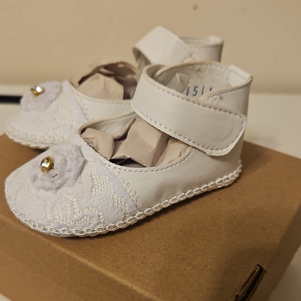 Elegant White Baby Shoes with Floral Detail